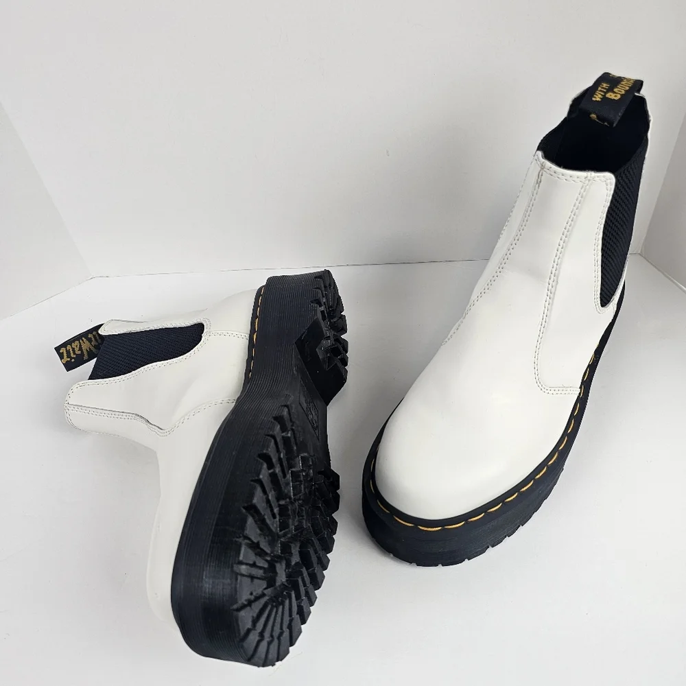 Doc Martens Dr. Martens 2976 Yellow‎ Stitch Smooth Leather Chelsea Boots M8/L9